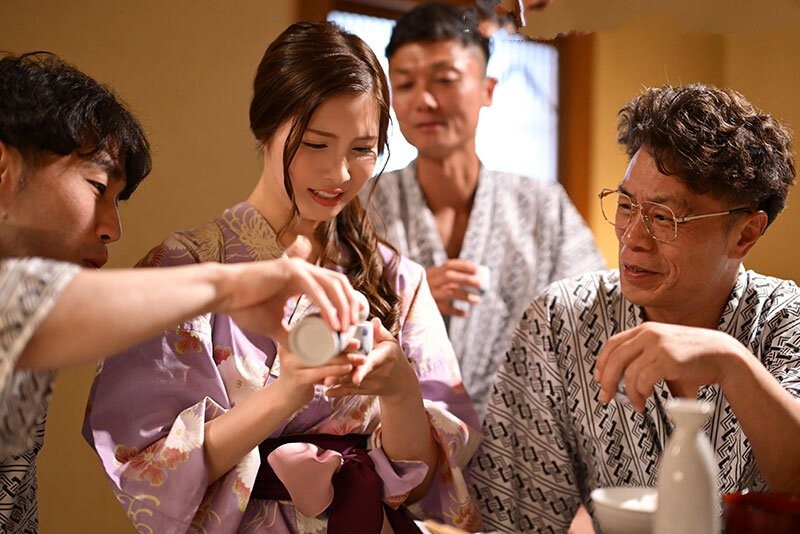 Chuốc say địt tập thể em nhân viên mới khi đi du lịch cùng nhau